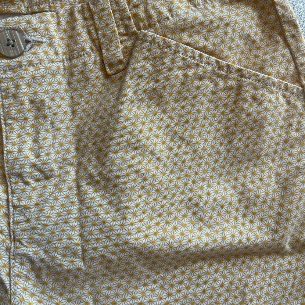 Lee Yellow Geometric Shorts Womens 8 Chino Shorts Printed Mid Rise - Picture 3 of 5